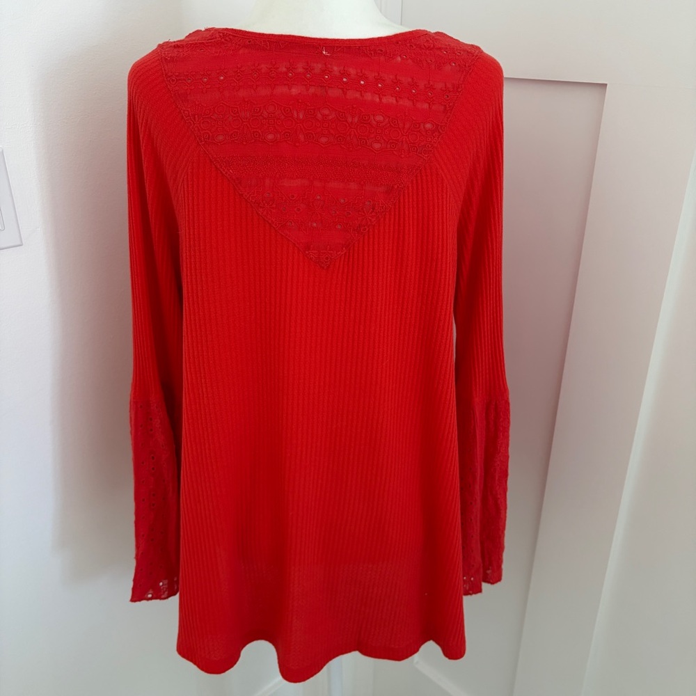 Free People Parisian Nights Vermillion Blouse Top Sz M Swing Bell Sleeve Red*X18 - Picture 4 of 5